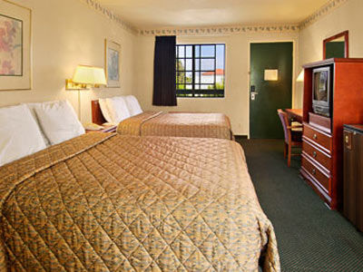 Days Inn By Wyndham Orange Anaheim Room photo